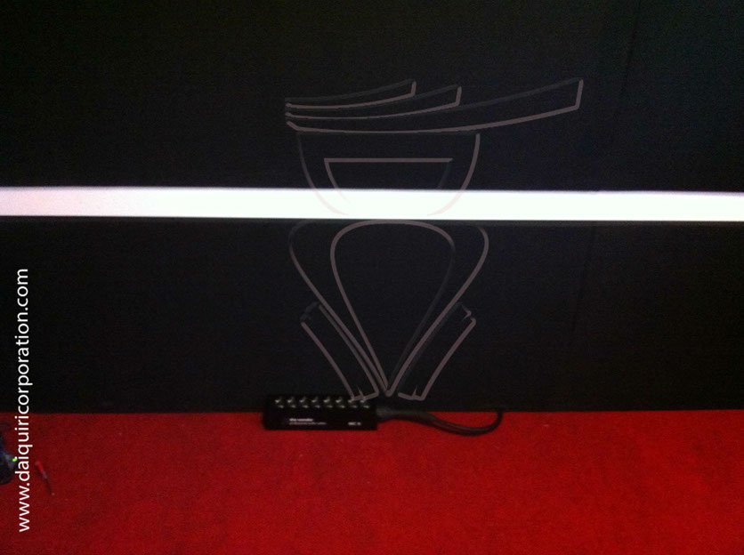 Fotografia obra daiquiri corporation, bastidores, canaleta, moqueta, audio