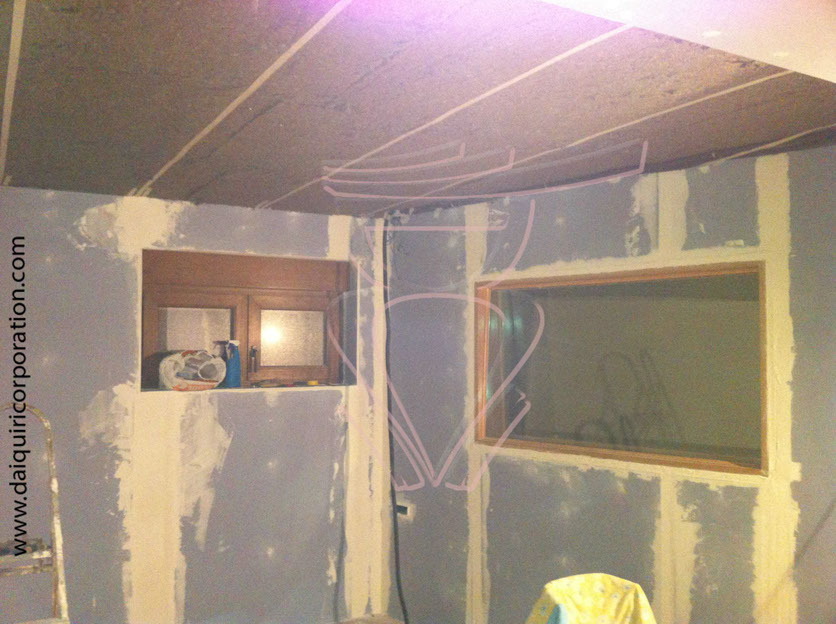 Fotografia obra daiquiri corporation, paredes pladur, pecera, ventana, techo