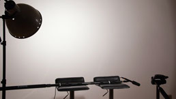 Boton daiquiri media, Productora, Set foco y banquetas